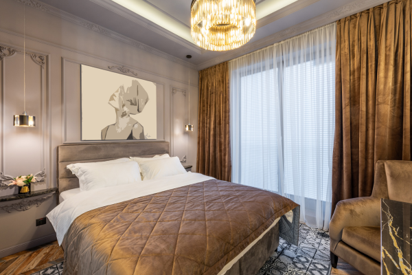 quarto com Painéis decorativos sustentáveis dando um tom rustico ao ambiente
